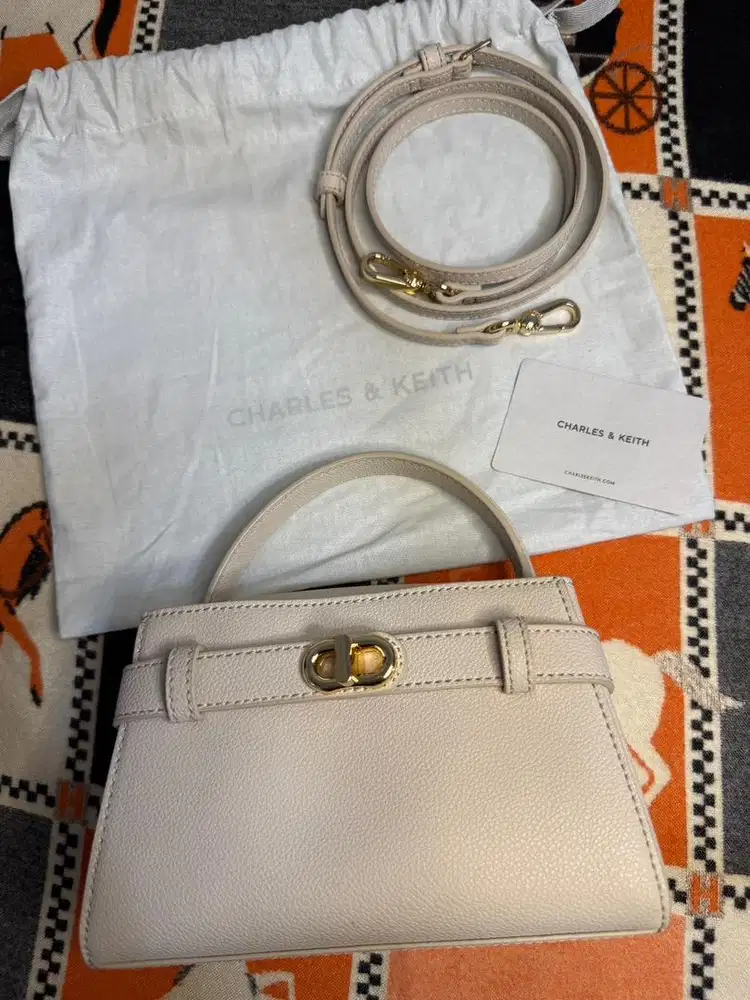 Tas Charles & Keith Aubrielle Top Handle Bag Cream (ORIGINAL)