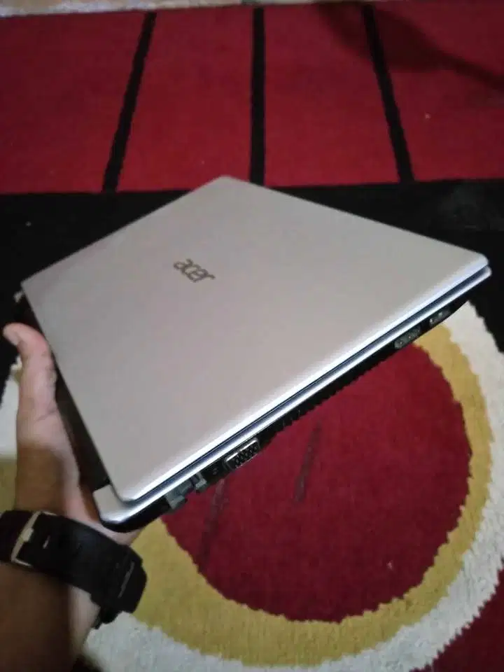 Laptop ACER V5-131. Intel Celeron. RAM 4GB. HDD 500GB. No Minus