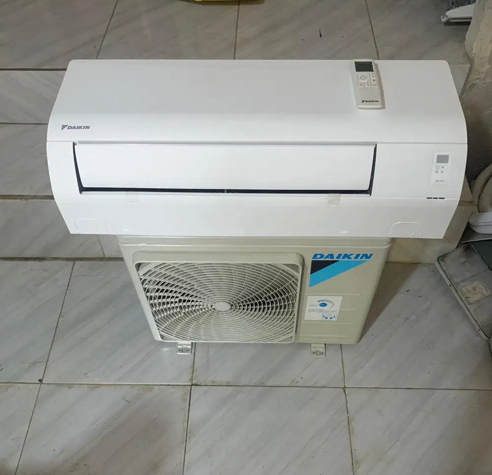 Ac daikin 1/2 pk terbaru freon R32