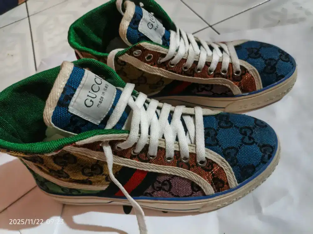 Sepatu Gucci + Hoodie Nike