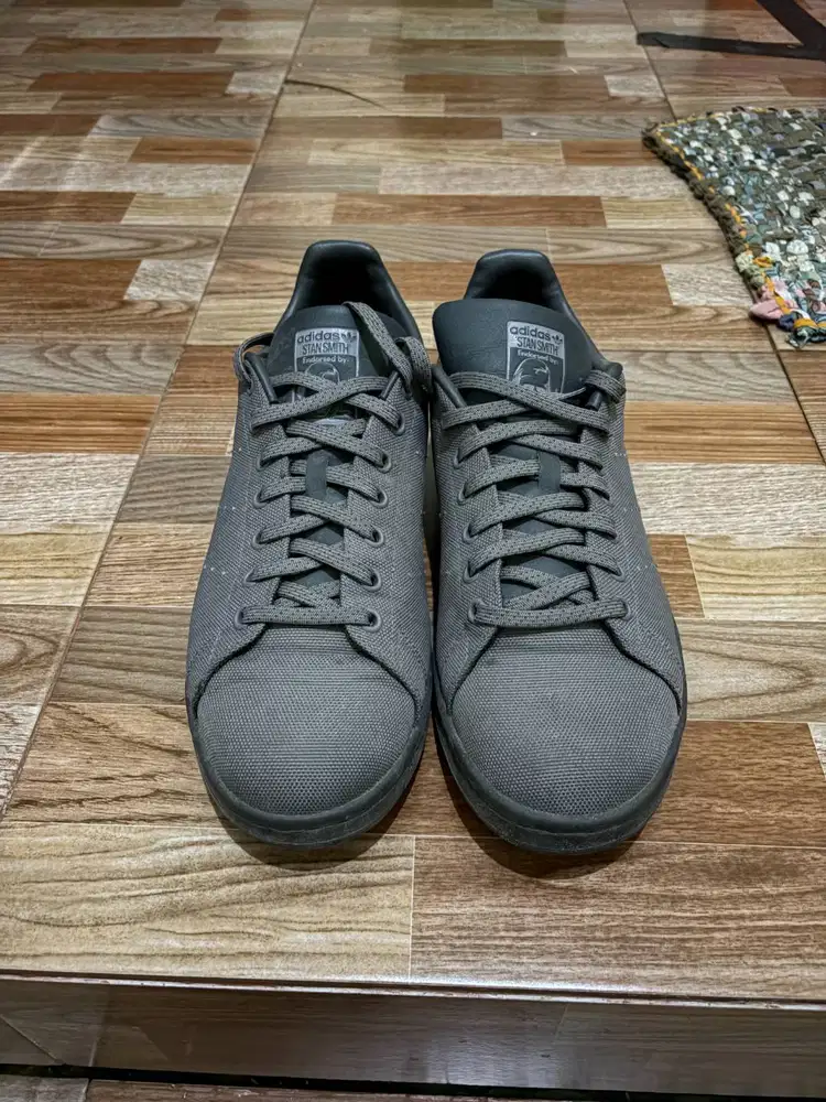 Adidas Stan Smith warna abu abu preloved ukuran 46