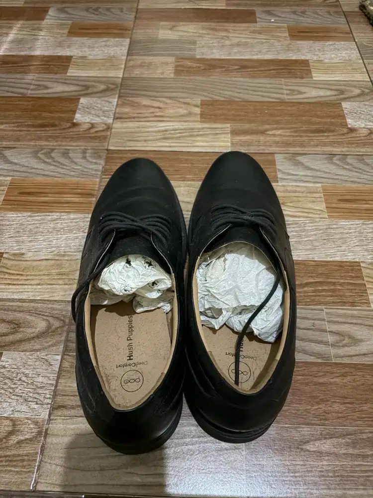 Sepatu pantofel hitam hush puppies ukuran 46 Preloved