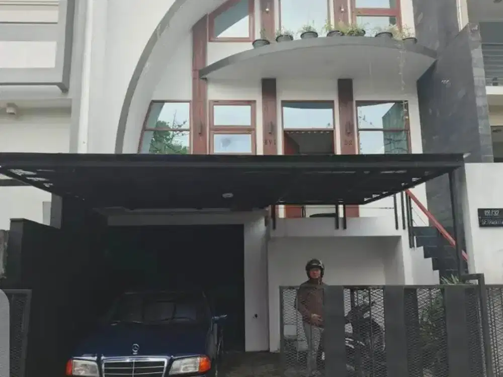 Rumah siap huni 2 Lantai di Komplek Elit Setra Duta Bandung - SHM