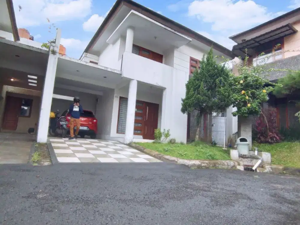 CIGADUNG DALAM KOMPLEK - RUMAH ASRI 2 LANTAI DEKAT BORMA CIKUTRA