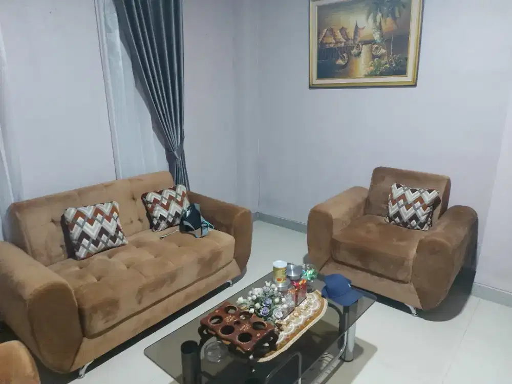 Rumah seperti villa tepi jalan