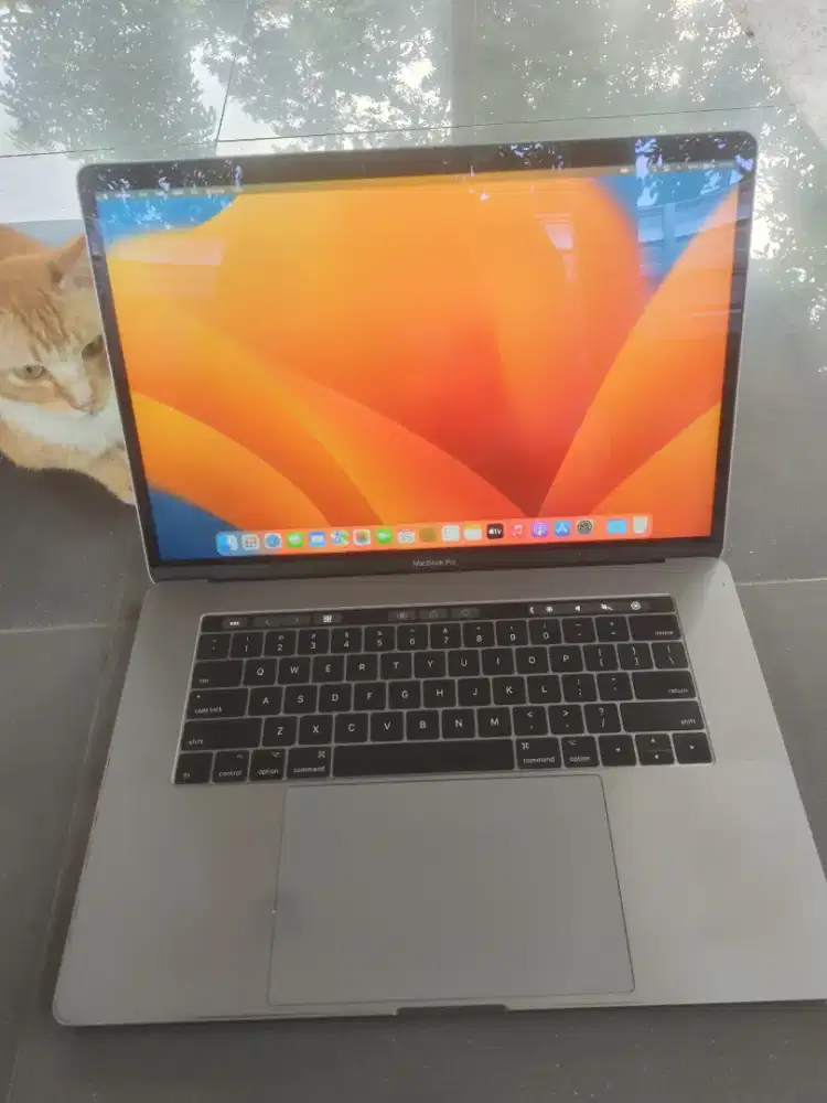 macbook pro 2017 touch bar 1TB ssd 16 GB i7 harga nego tinggal pakai