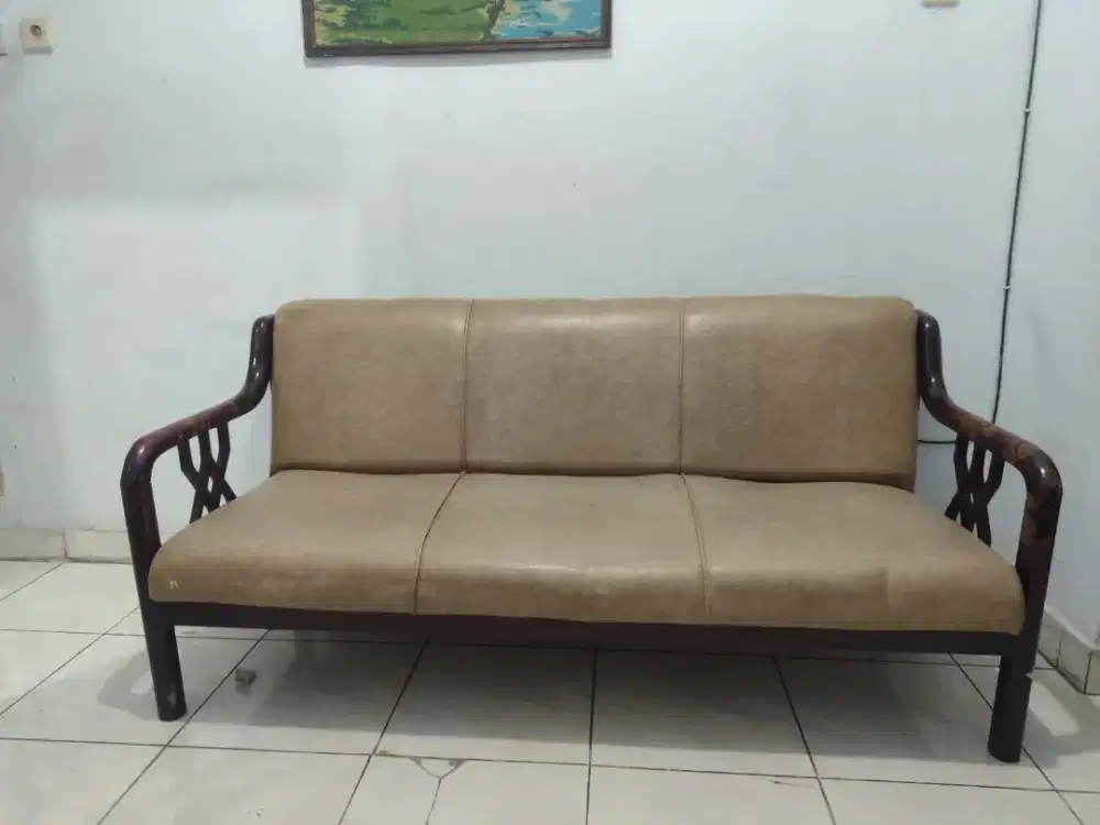 Sofa kayu panjang, 3 dudukan
