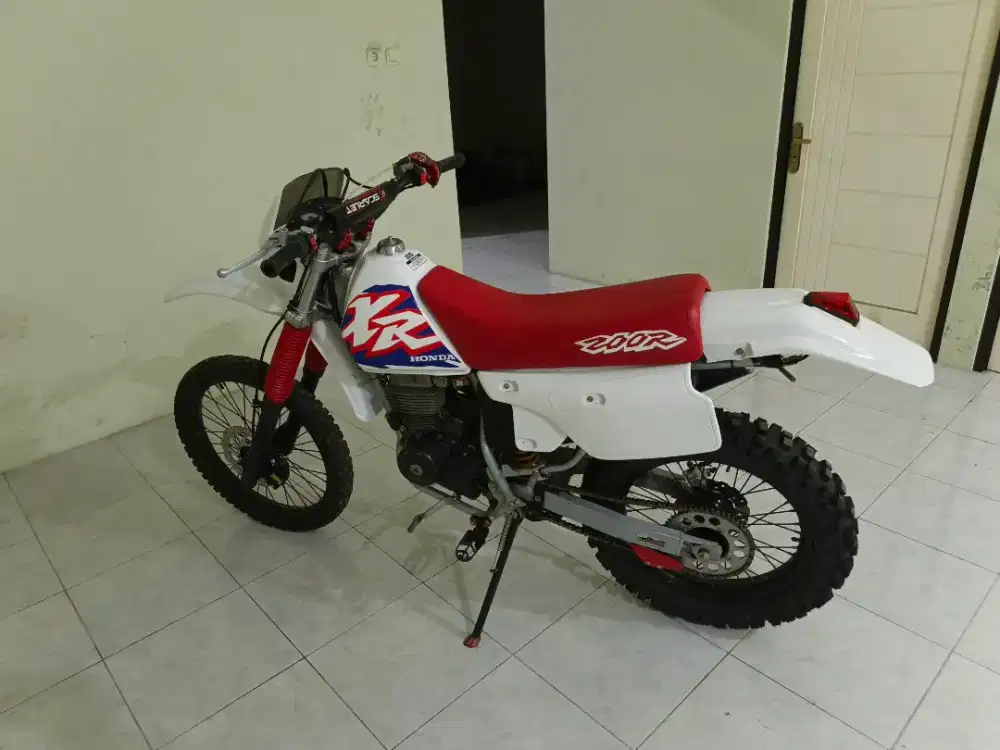 XR 200 basic megapro
