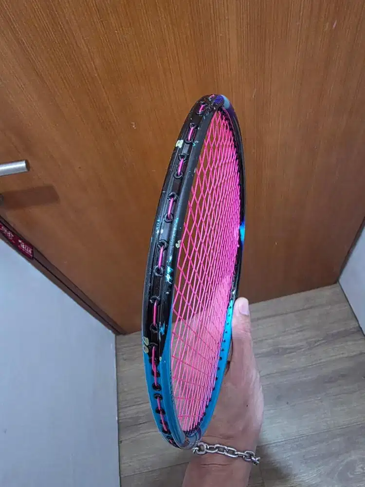 Raket badminton yonex