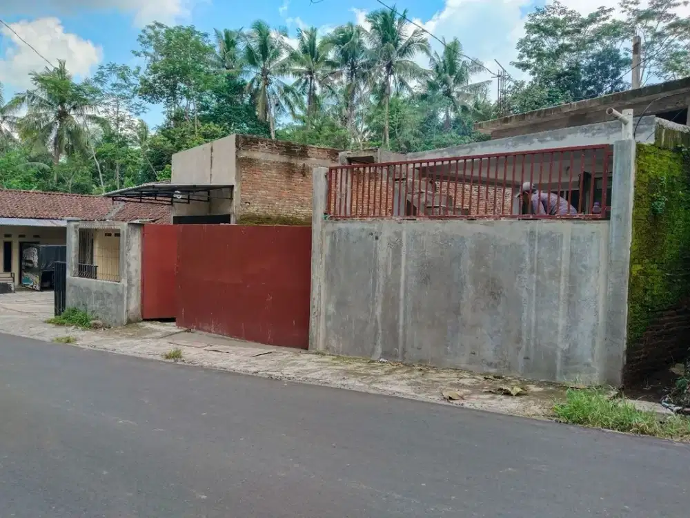 Rumah & Ruang Usaha dekat Kampus UMM Mertoyudan Magelang Jawa Tengah
