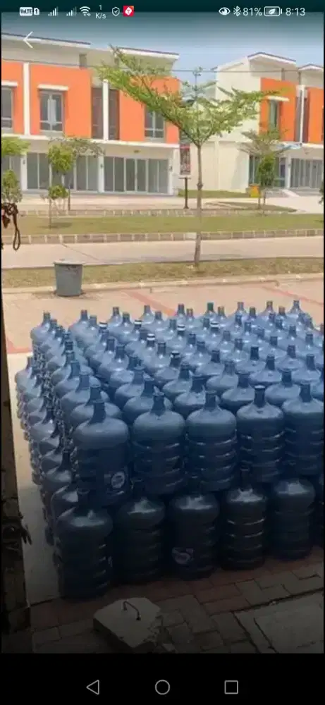 Karyawan Galon Air Mineral