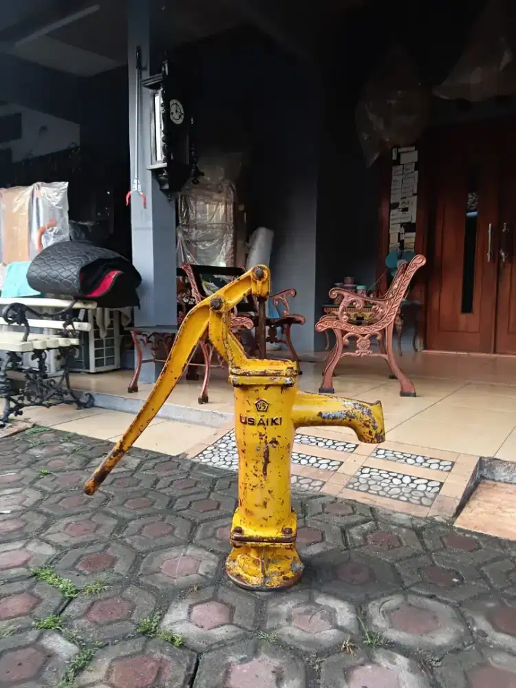 Pompa air manual antik fungsi normal