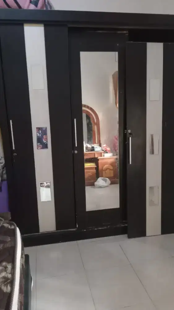 LEMARI PAKAIAN OLIMPIC