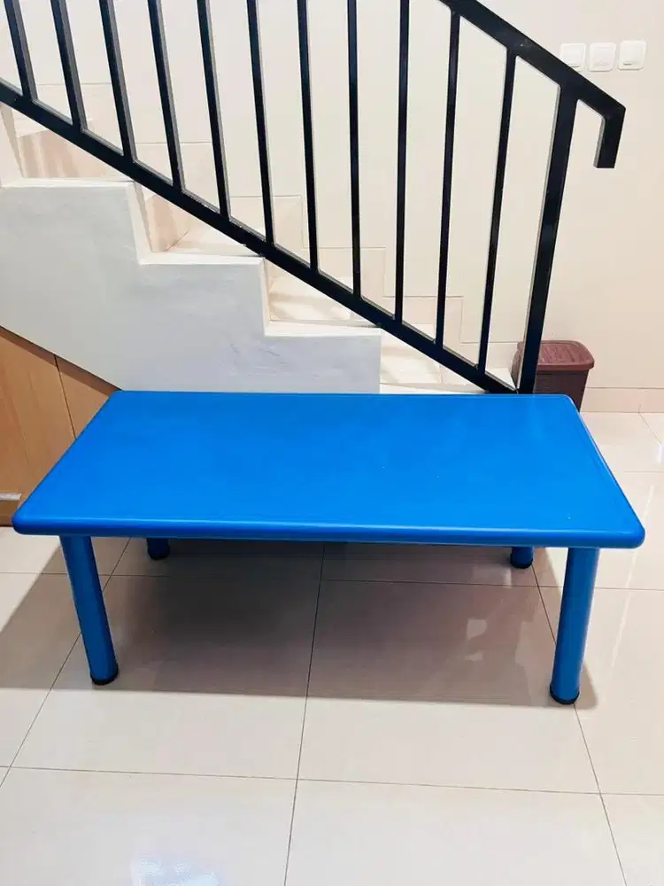 Meja belajar informa