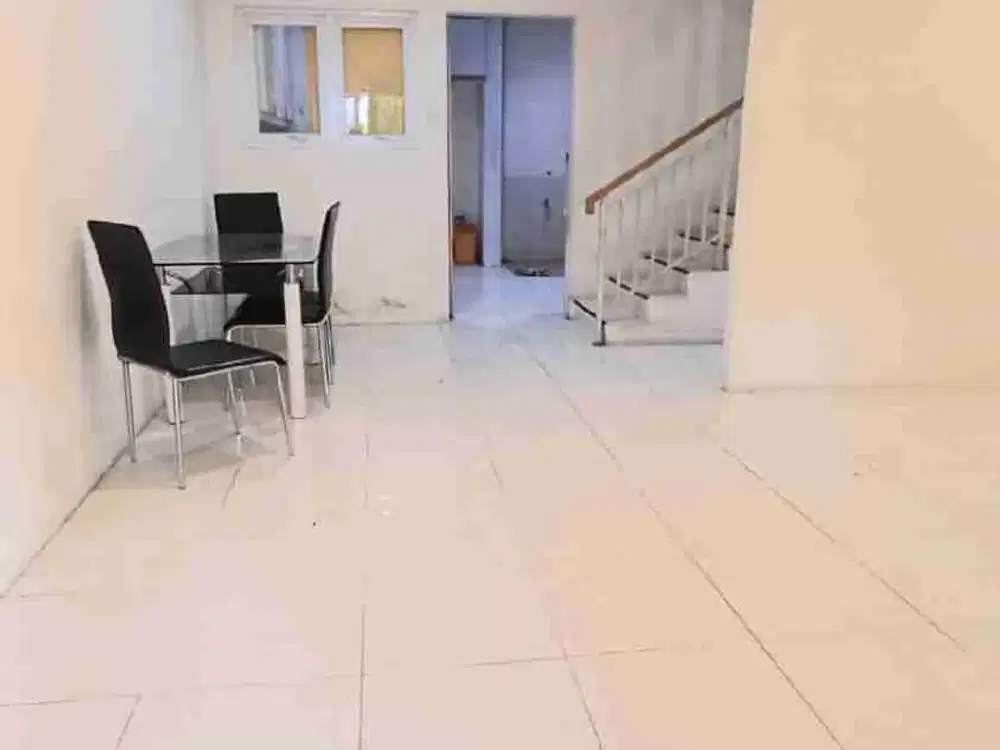 Disewa rumah 2 lantai 3+1KT siap huni