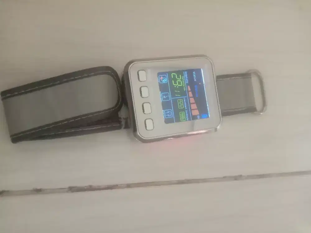 Terapi kesehatan laser 12 titik model jam tangan