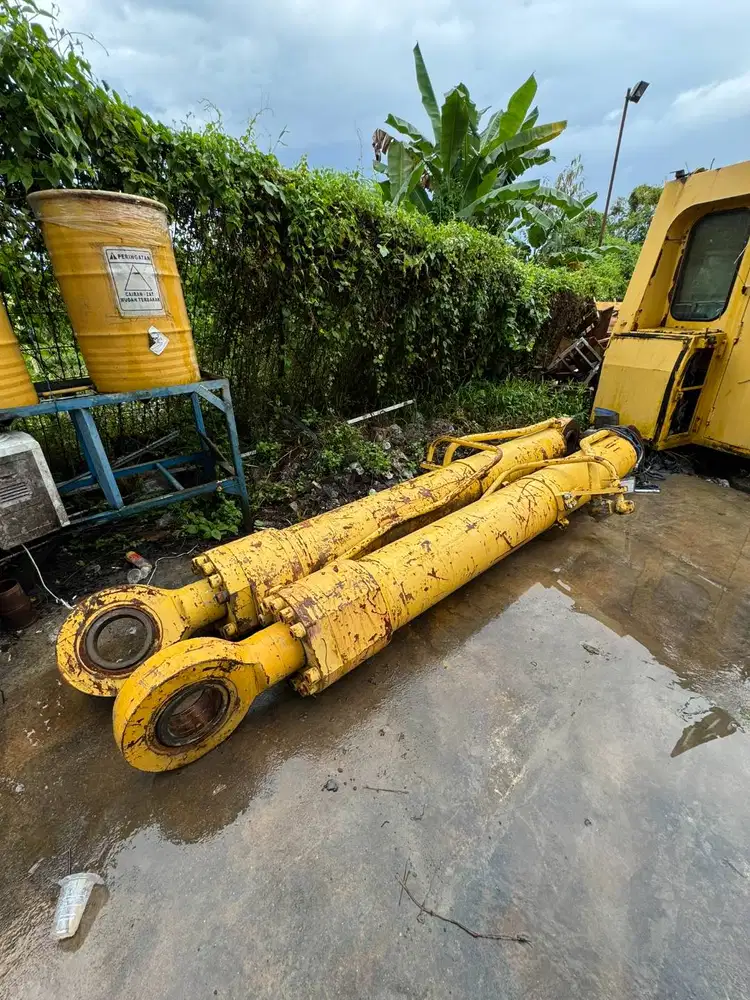 Boom Cylinder PC2000-8R Komatsu (PN: DM92227040)