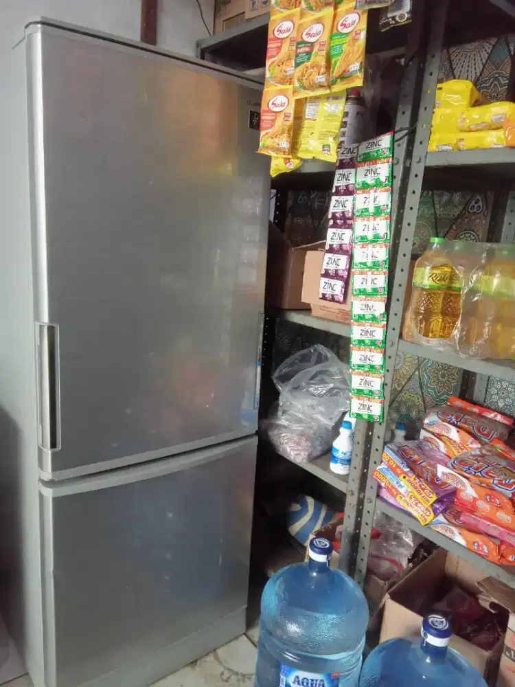 Kulkas 2 pintu merk Sharp