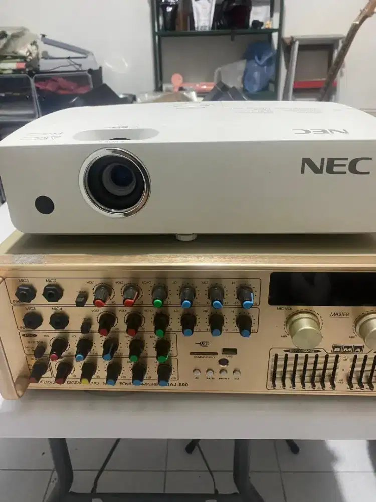 amplifier BMA, speaker 4unit WORK, proyektor NEC