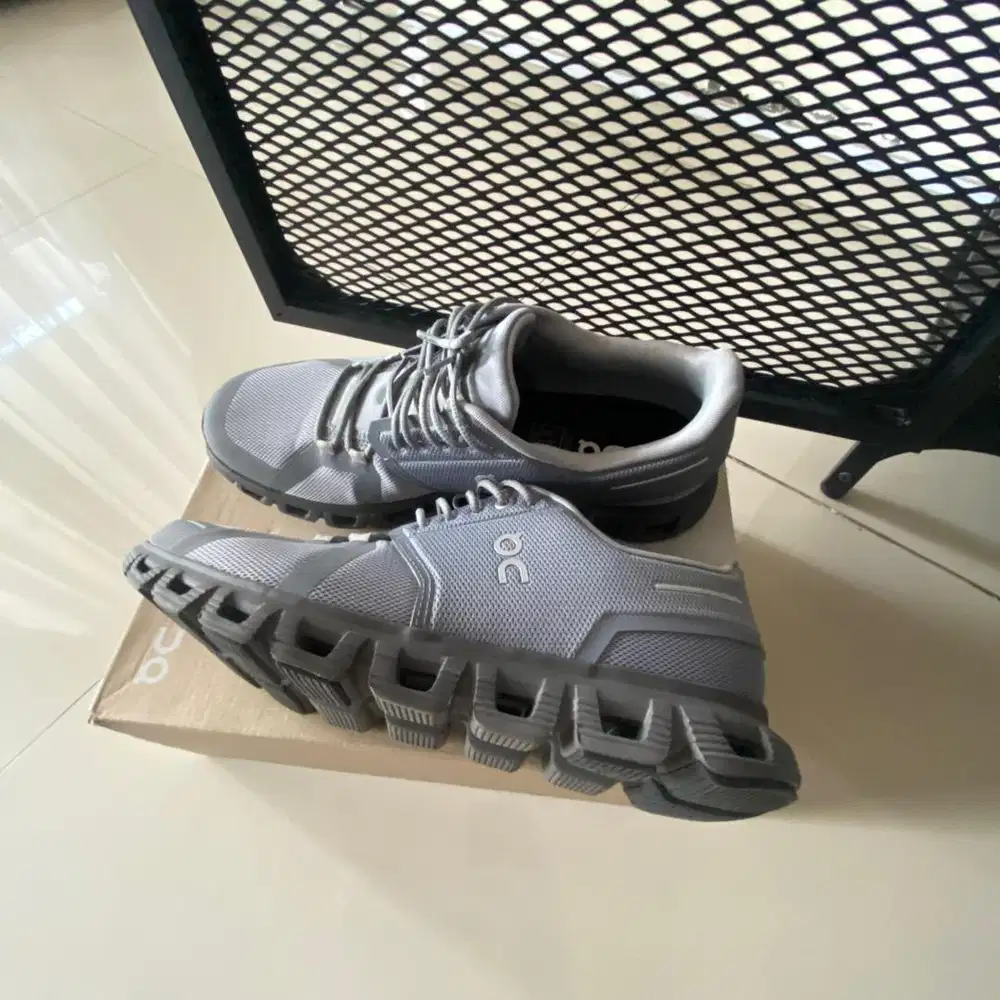 Sepatu On Cloud 6 like new