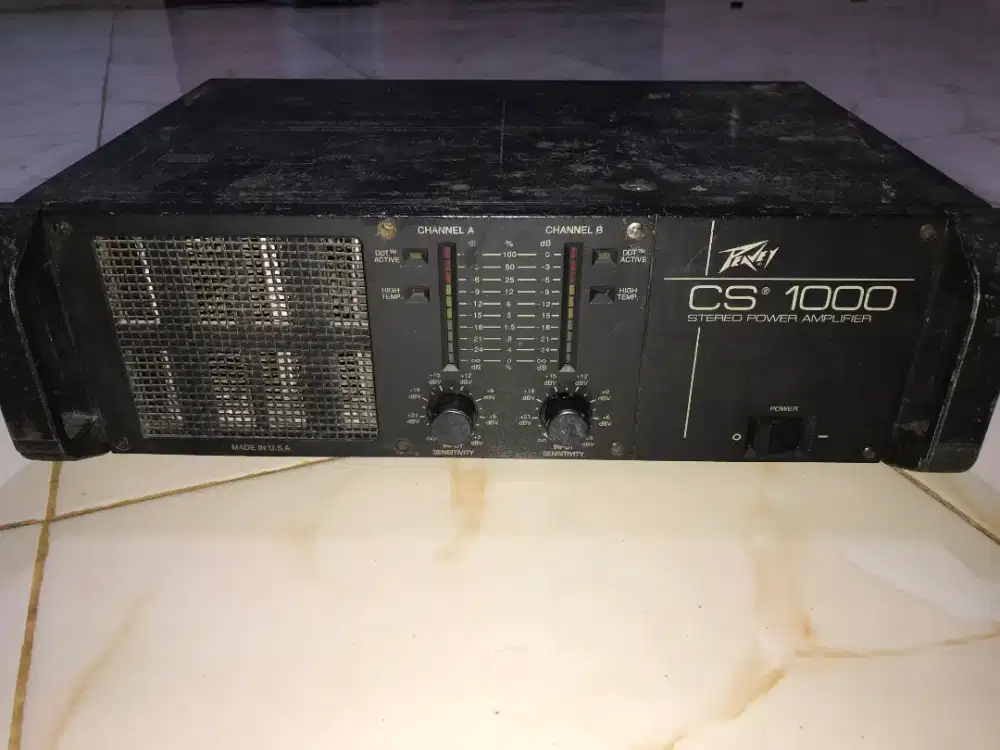 CS1000 Peavey power amplifier made in USA.