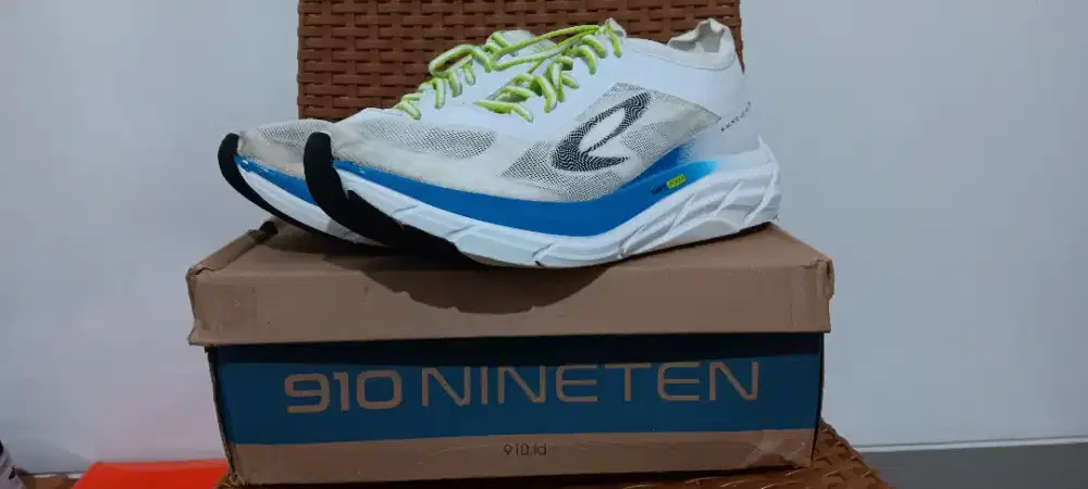 Sepatu Lari (Running) merk 910 tipe Geist Ekiden Hyperpulse