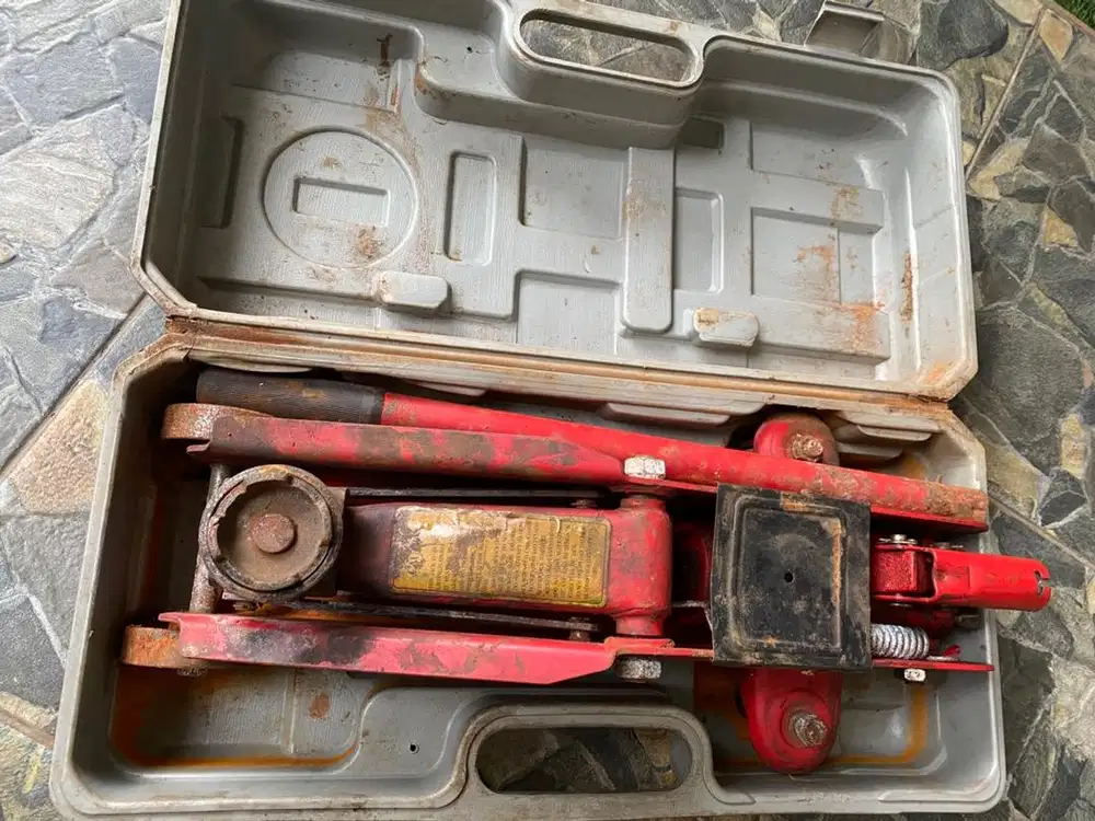 Preloved Dongkrak mobil