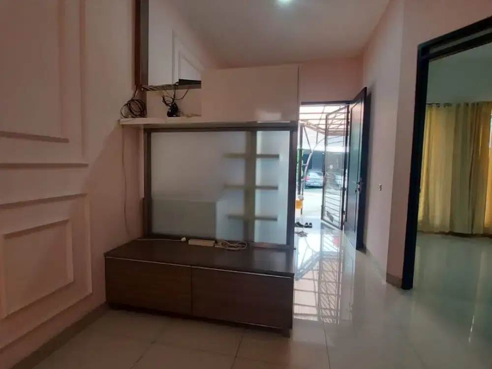 For Rent rumah semi furnished di Singgasana Pradana Bandung