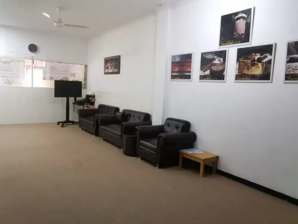 Disewakan Ruko 2 Lantai Siap Pakai Cocok untuk Usaha Lokasi di Kota Baru Parahyangan Cluster Wangsaniaga Kulon Bandung