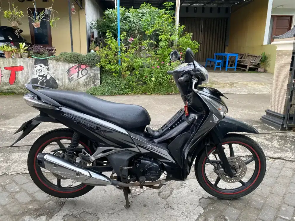 Supra helm in injeksi THN 2012 plat AB Bantul