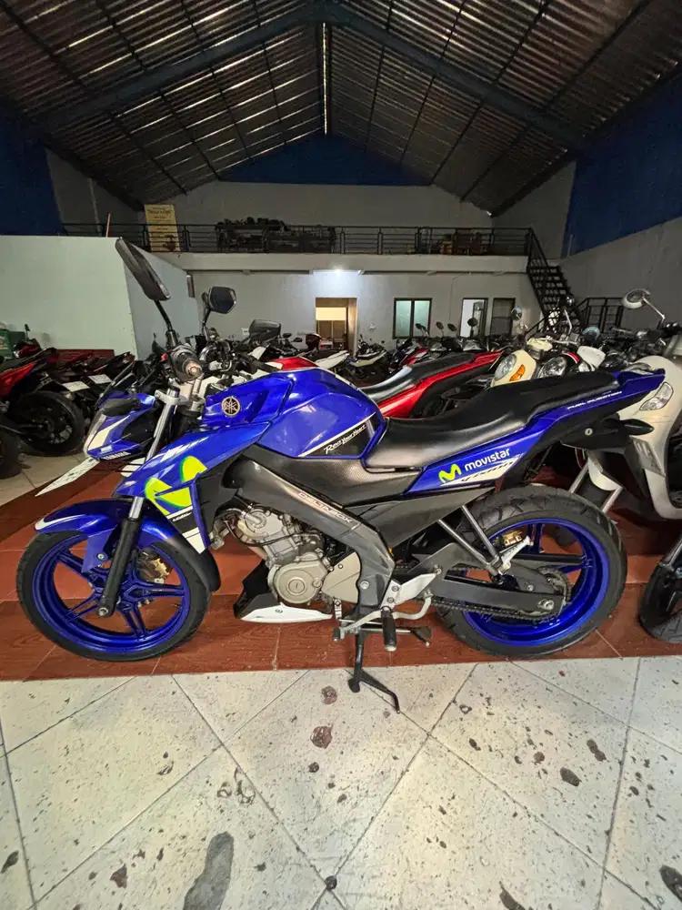 VIXION ADVAN BIRU