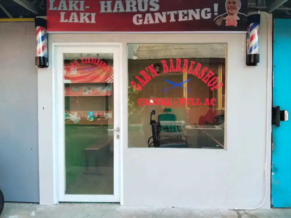 Dibutuhkan segera tenaga profesional pengalaman potong rambut pria