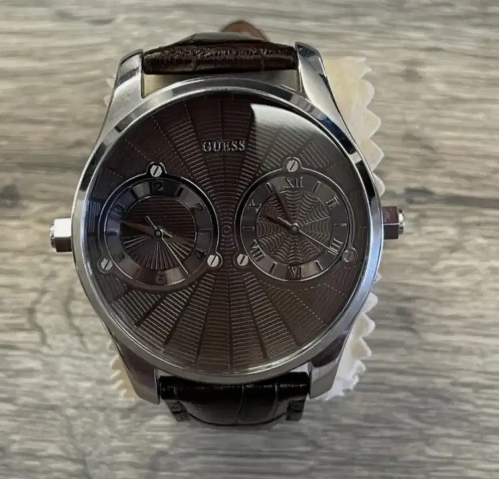 Jam tangan pria Guess