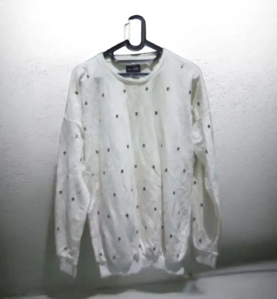 Kaos Sweater Lengan Panjang - Pria. Merk Pull & Bear