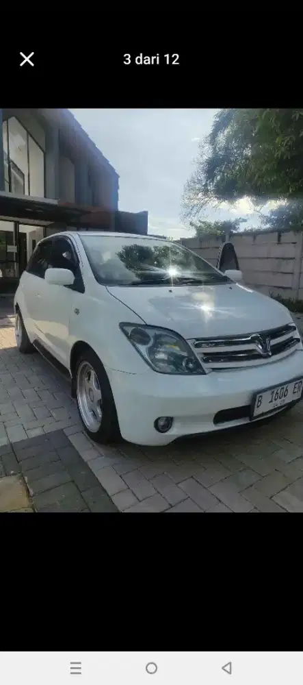 Toyota ist 2003