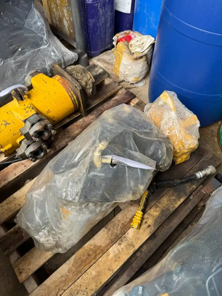 Fan Pump PC2000-8R Komatsu (PN: 708-2L-00280)