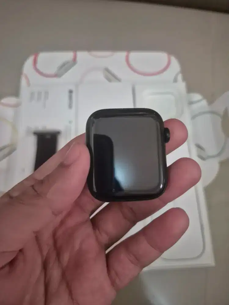 Apple Watch SE Gen 2 44mm resmi ibox fullset mulus pemakaian