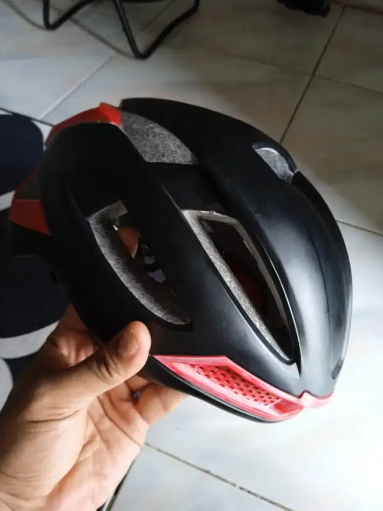 Helm sepeda Gub F66