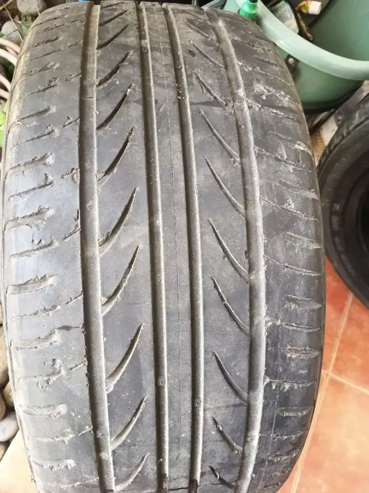 Ban 245 40 R20 Delinte