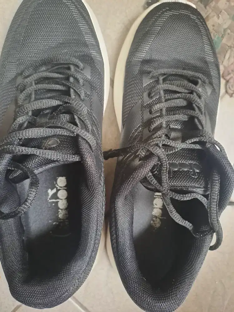 Sneaker hitam diadora ori