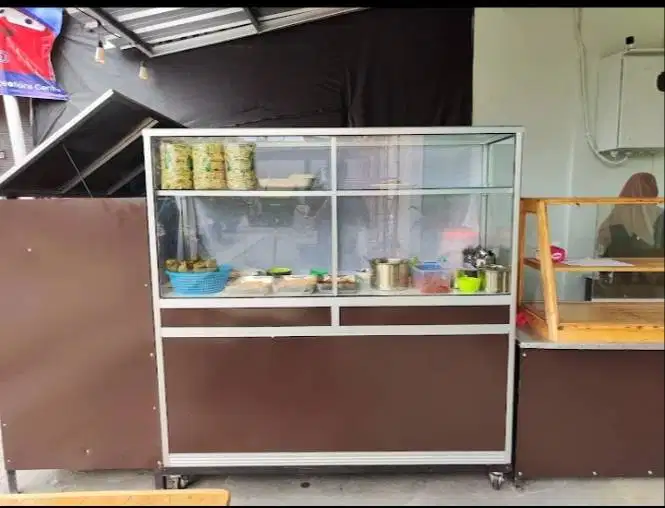 Dicari Pegawai Perempuan 2 Orang, untuk Jaga warung Lontong Medan.