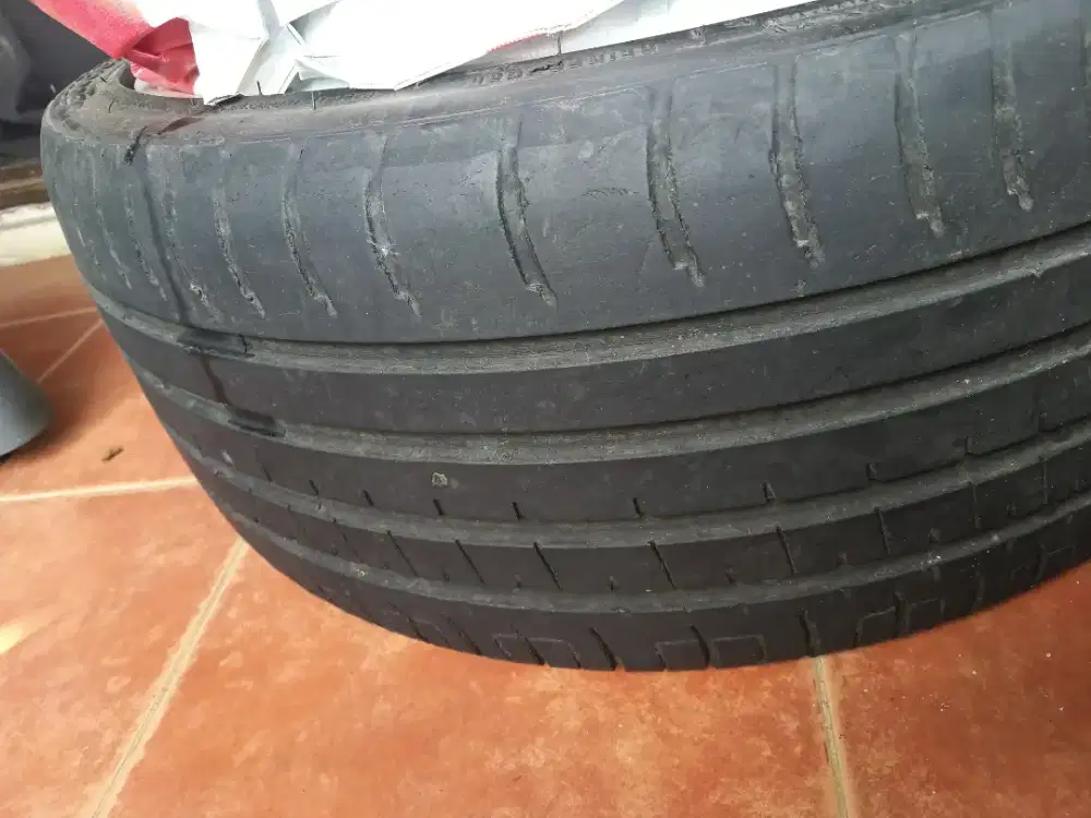 Ban 245 35 R20 accelera phi