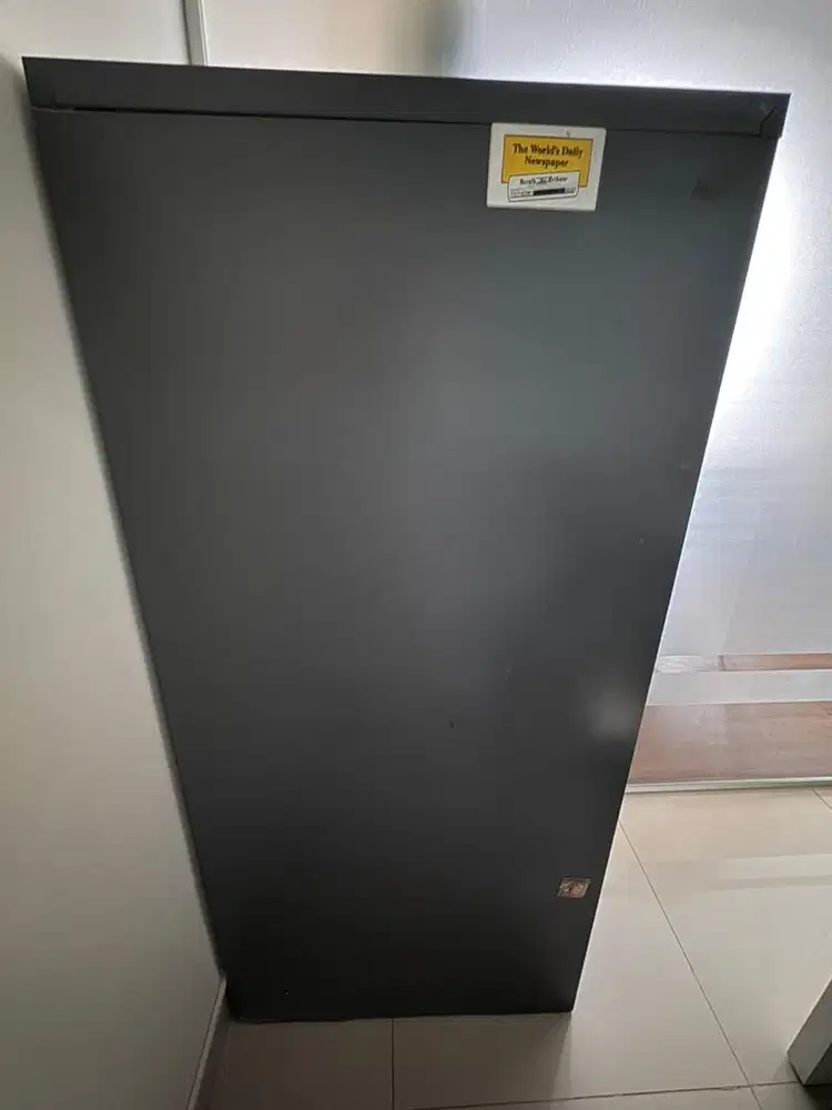 Filling Cabinet dan kursi tunggu