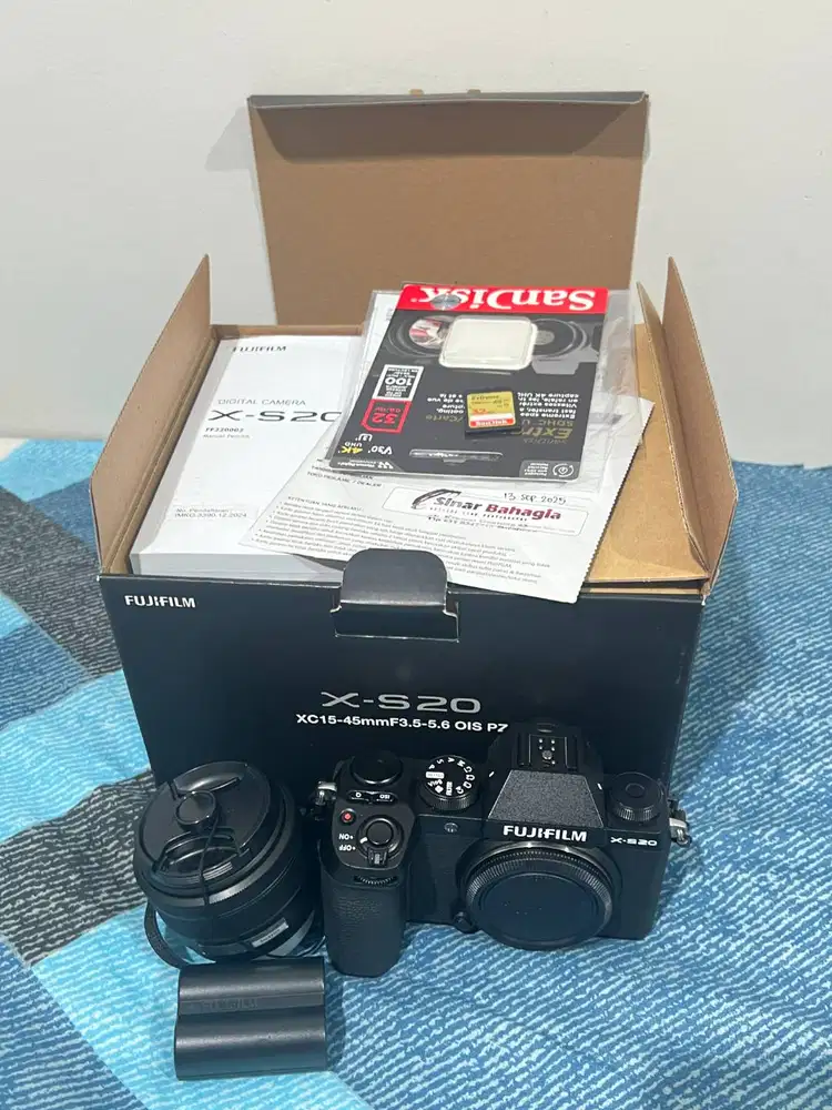 Kamera Fujifilm X-S20 + Lensa XC15-45mm Kit Mulus SC 3500an LIKE NEW