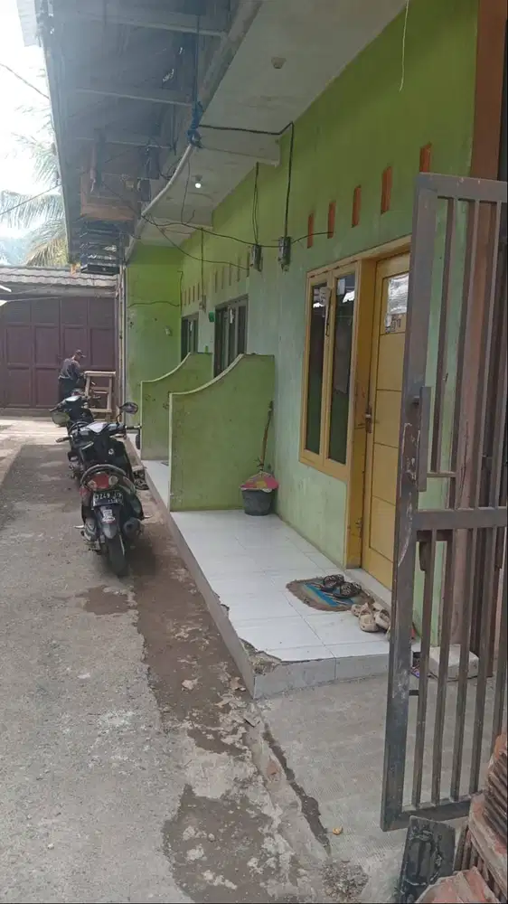 Dijual rumah kontrakan 2 tingkat 6 pintu