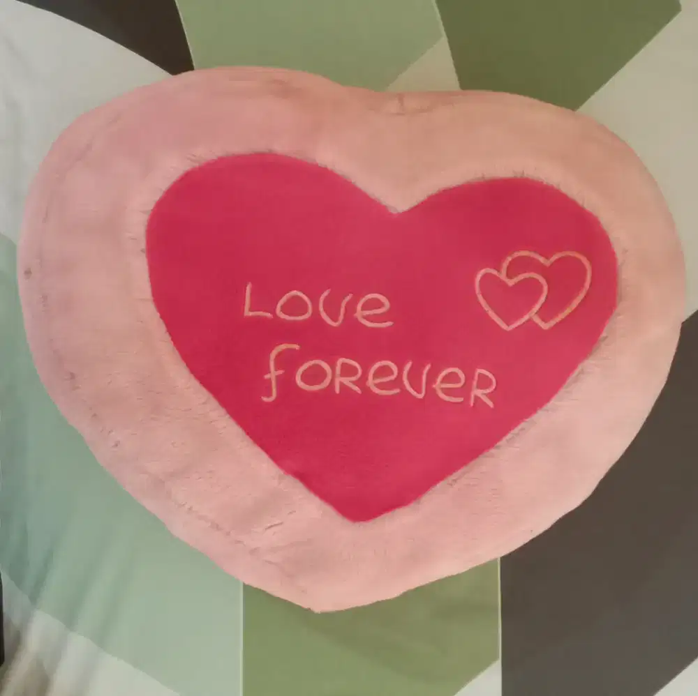 Bantal Love Halus
