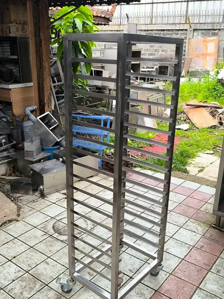 Tray/troly bakery 16 tray 
Uk 53×37×158 Uk tray/loyang 46×37 Hrg 2,1jt