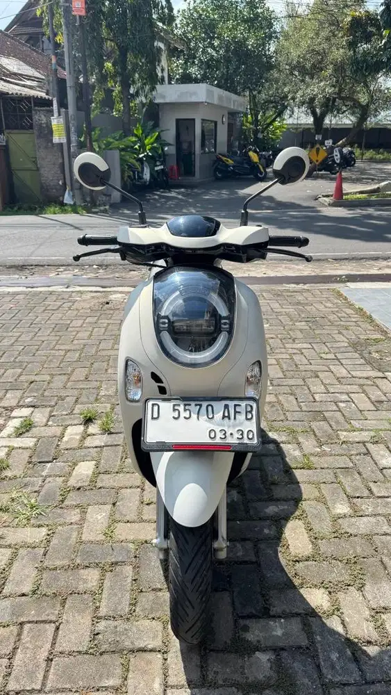 Scoopy 2025 (keyless) putih