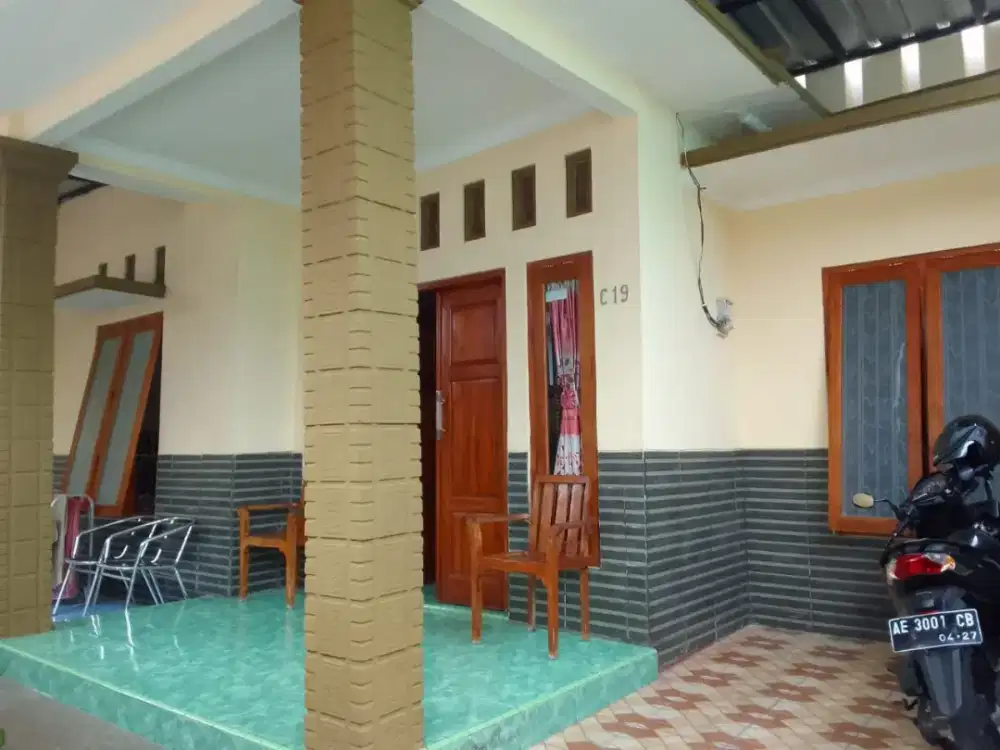 RUMAH DI BUNDERAN SERAYU