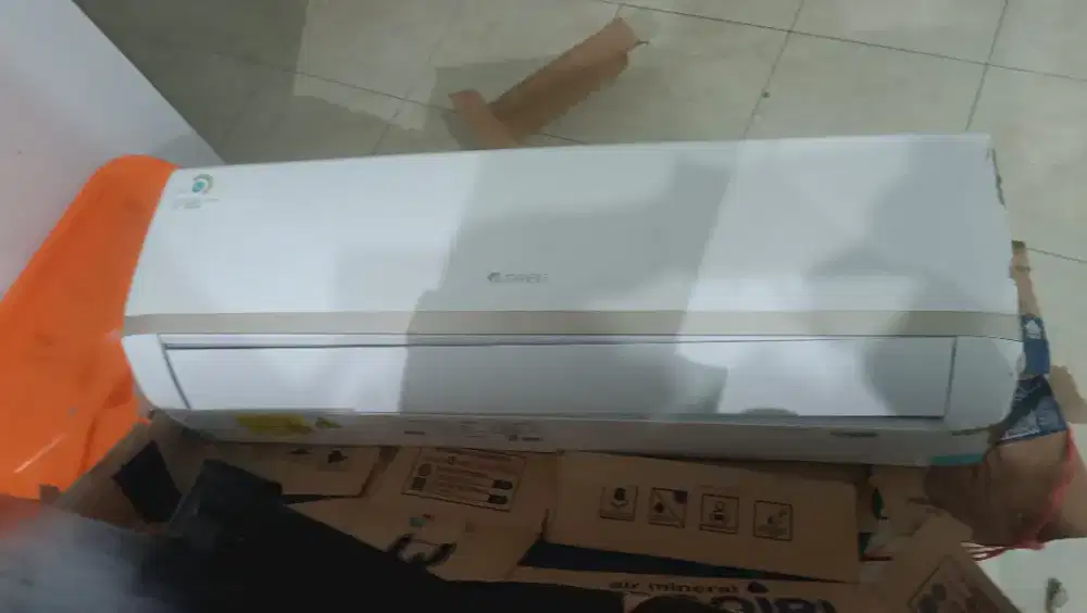 Dijual AC 2 PK merk Gree seri GWC 18M003/I